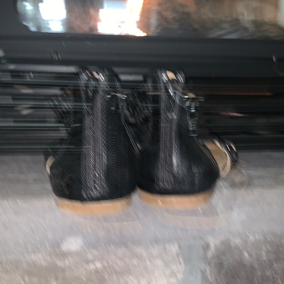 Black gladiator sandals - Picture 3 of 3